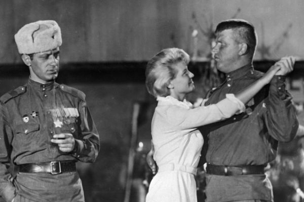В фильме «Женя, Женечка и Катюша» (1967) Михаил Кокшенов сыграл жадного солдата Захара.