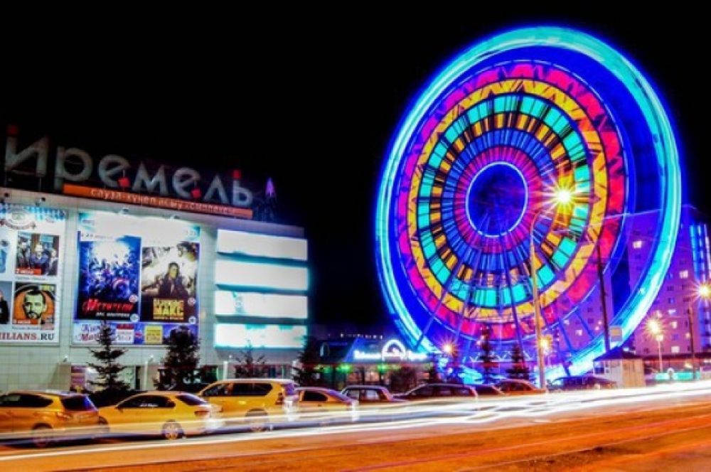 «Иремель» – колесо обозрения в Уфе. Самое большое в России круглогодично работающее колесо. Открыто в 2015 году. Высота 60 метров.