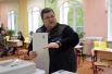 Бизнесмен Игорь Чайка в единый день голосования на избирательном участке № 90.