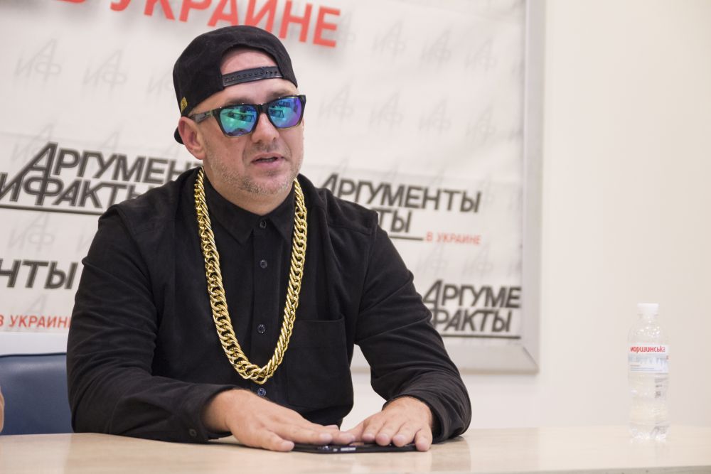 У Потапа спросили, рассчитывает ли он выйти в финал "Лиги Смеха" со своей последней командой