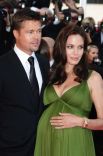 А уже в феврале 2008 года стало очевидным, что Джоли вновь беременна — на этот раз близнецами.