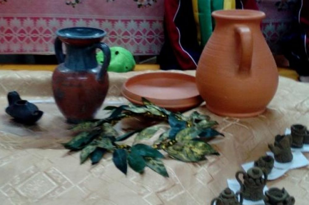...где можно было освоить древнее гончарное искусство.