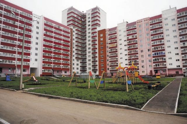 Первую очередь дома на ул. Адмирала Ушакова, 21, сдали ещё в конце 2014 г. Счастливые жильцы заехали туда в прошлом году.