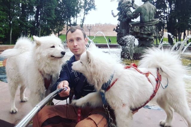 28-летний Николай и его собаки Дени и Пени начали свою кругосветку.
