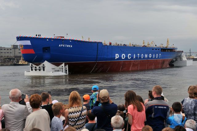 В июне новый ледокол «Арктика» торжественно спустили со стапелей на воду Невы. 