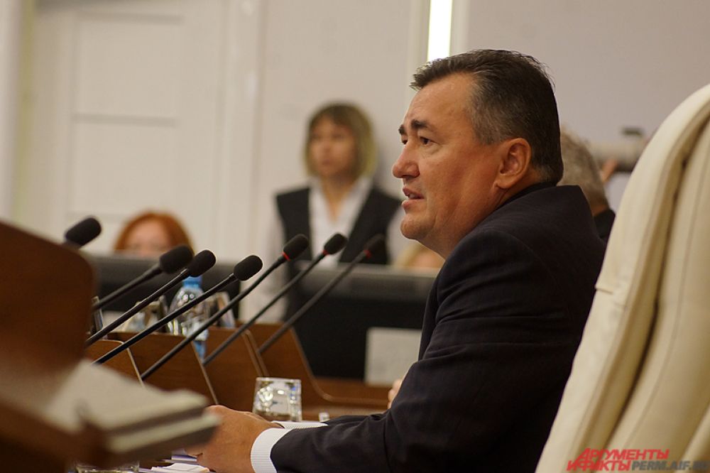 Опытный парламентарий Валерий Сухих.