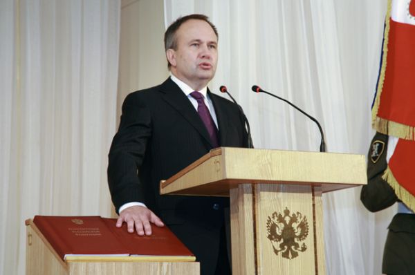 Олег Чиркунов — бывший губернатор Пермского края. Окончил Высшую школу КГБ СССР в 1985 году, после чего поступил на службу в КГБ.
