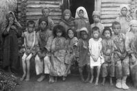 Из-за голода 1920-х годов тысячи детей стали сиротами.
