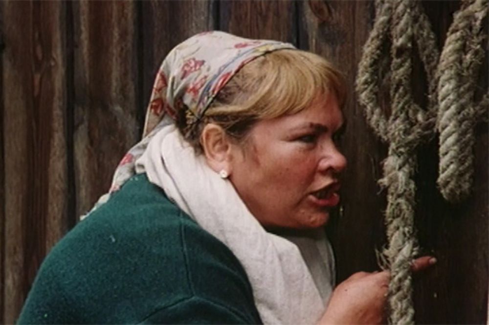 Нина Усатова в роли Матвеевны из фильма «Кадриль» (1999).