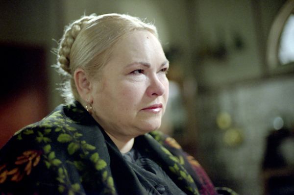 В сериале «Бедная Настя (2003 – 2004) Усатова сыграла кухарку в имении барона Корфа Варвару.