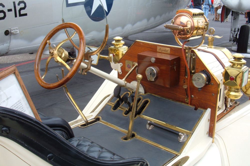 Рабочее место водителя Ford T.