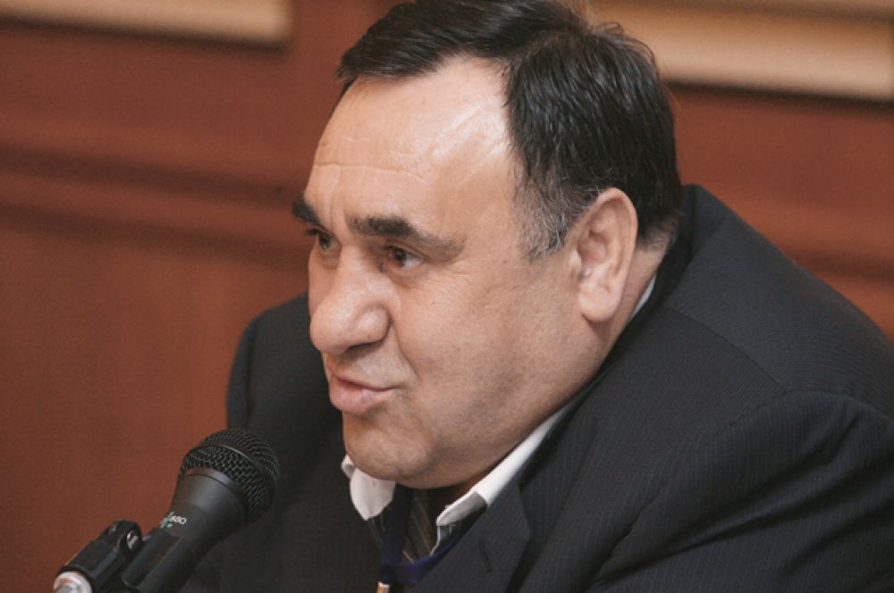 Замыкает семерку миллиардеров Василий Тарасюк — 1,08 млрд руб на банковском счете. Доходы чиновника за прошлый год составили 81 млн руб.