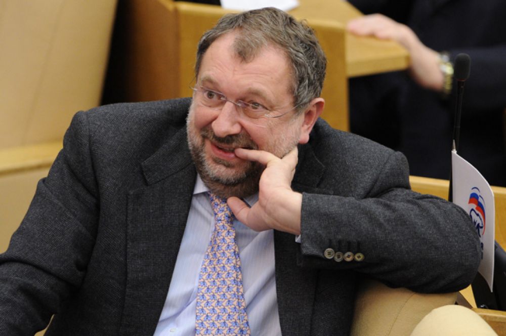 Депутат Владислав Резник занимает шестое место. На его счетах находится 1,3 млрд руб. Его доход в 2015 году составил 72,9 млн руб.