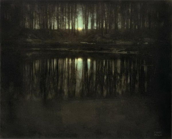 Первая в мире цветная ночная фотография, которая была сделана Эдвардом Штайхеном в 1904 году, сейчас продается за 3 млн. долларов