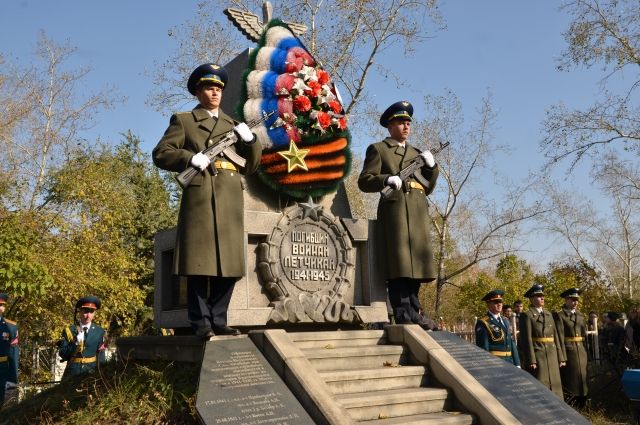 Останки трех летчиков, погибших в годы ВОВ, перезахоронили в Красноярске на Троицком кладбище в братской могиле. 