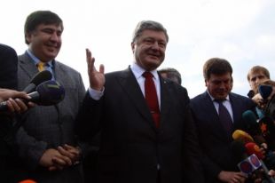 Петр Порошенко во время визита в Одесскую область