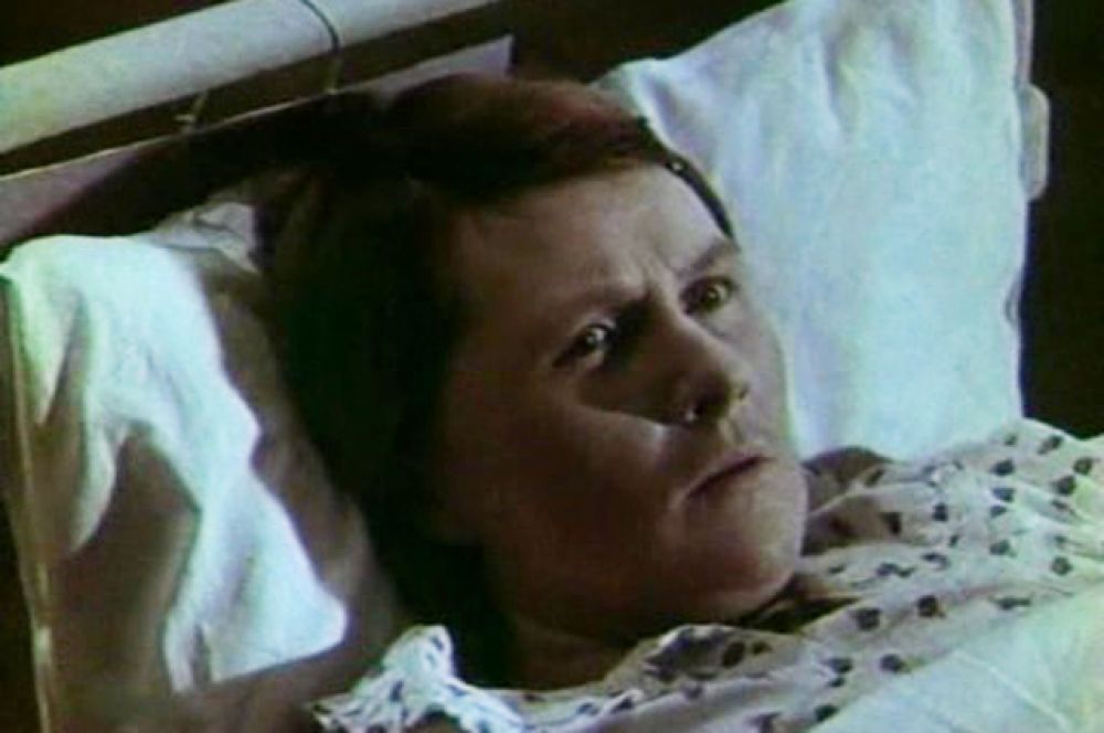 Пациентка Людмила Дубова в фильме «Дни хирурга Мишкина» (1976).