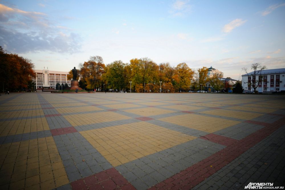 Площадь Ленина в Майкопе.