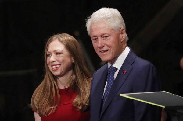 Билл Клинтон и дочь Челси Виктория Клинтон.