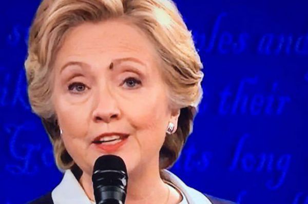 Пользователи сети даже создали для «мухи Хиллари Клинтон» несколько специальных аккаунтов в Twitter.