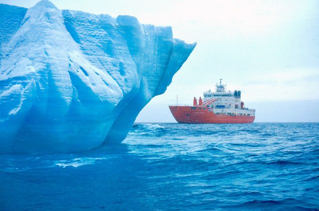 Учёные научились двигать сверхтяжёлые айсберги и менять их курс на 90 и даже 180 градусов.