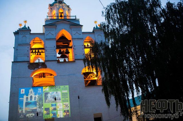 Показы фильмов под открытым небом в музее-заповеднике стали популярны в Ярославле.