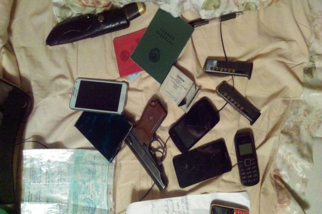 Множество телефонов нашли у подозреваемого.