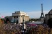 Участники акции прошли по Парижу с маршем протеста, который завершился митингом на площади Трокадеро.