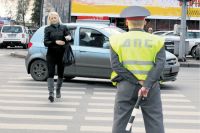 В преимущество пешеходов на «зебре» верят не все водители, поэтому сотрудники ГАИ будут их контролировать. 