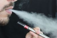 Электронные сигареты не содержат смол, но в них все равно есть никотин в высокой концентрации.