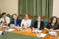 Участники форума на встрече с заместителем губернатора Югры Геннадием Бухтиным. 