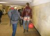Говорила мама, не спускаться по перилам вниз на заднице. Ну зато теперь у него дизайнерские джинсы