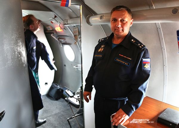 Пилотировал ТУ-134УБЛ  командир учебной авиационной базы полковник Вячеслав Табаченко. 
