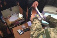 Правонарушитель требовал 300 грн с одной машины, а за смену он брал взятки с 20-50 автомобилей