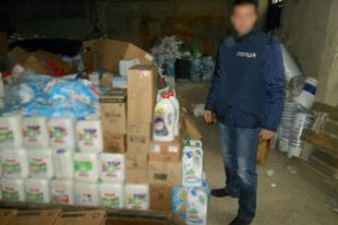 На складе с контрафактной продукцией