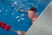 Николай Алашеев решил самостоятельно протестировать плавательную дорожку смоленского бассейна «Дельфин» во время проведения соревнований по плаванию. До этого момента бассейн долгие годы был закрыт на реконструкцию.