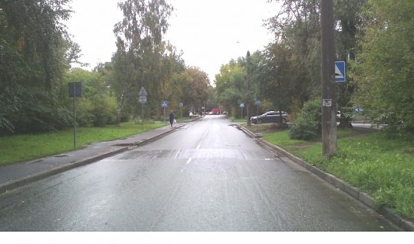 На улице Короленко возле школы №34 не все знаки видно. 