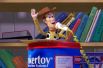 6 место. Строчкой выше расположился первый фильм трилогии «История игрушек» (1995), созданный студией Pixar совместно с компанией Уолта Диснея. Главные герои мультфильма — живые игрушки, обитающие в комнате мальчика по имени Энди Дэвис. Ежегодно в день рождения Энди дарят новые игрушки, поэтому для старых этот день становится источником большого волнения.