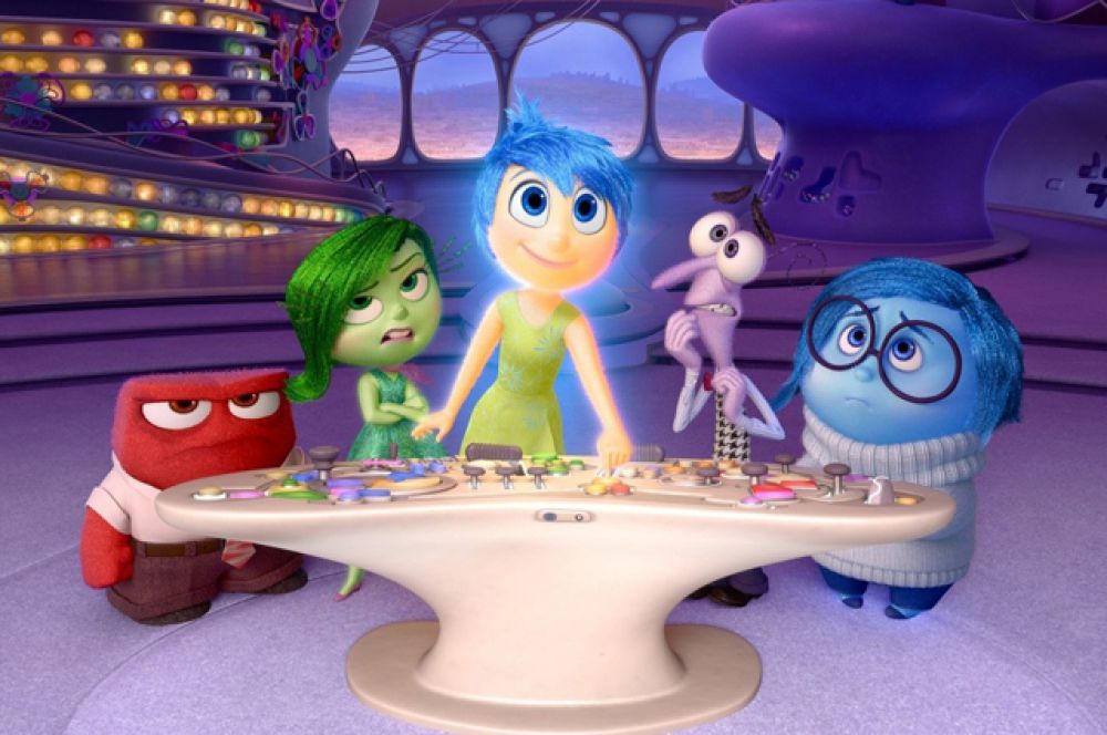 8 место. «Головоломка» (2015) студии Pixar. Действие фильма происходит в голове 11-летней девочки Райли Андерсон, где живут пять эмоций: Гнев, Радость, Брезгливость, Страх и Печаль. Картина была удостоена премии «Оскар» в номинации «лучший анимационный полнометражный фильм».