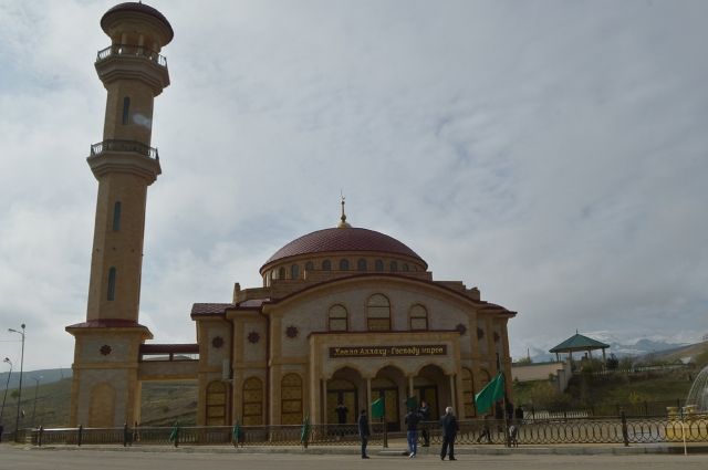Мечеть имени матери Хизри Шихсаидова открыли в Буйнакском ...