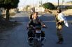 Местный житель едет на мотоцикле в сторону города Дабик на севере Алеппо.