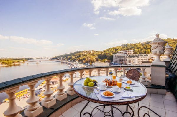 Пожалуй, у отеля Fairmont Grand Hotel Kyiv самый лучший вид из окна, по нашему мнению