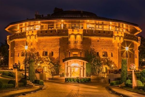 Ну и последний отель попавший в десятку лучших - Citadel Inn Hotel & Resort, который находится во Львове на ул. Грабовского 11