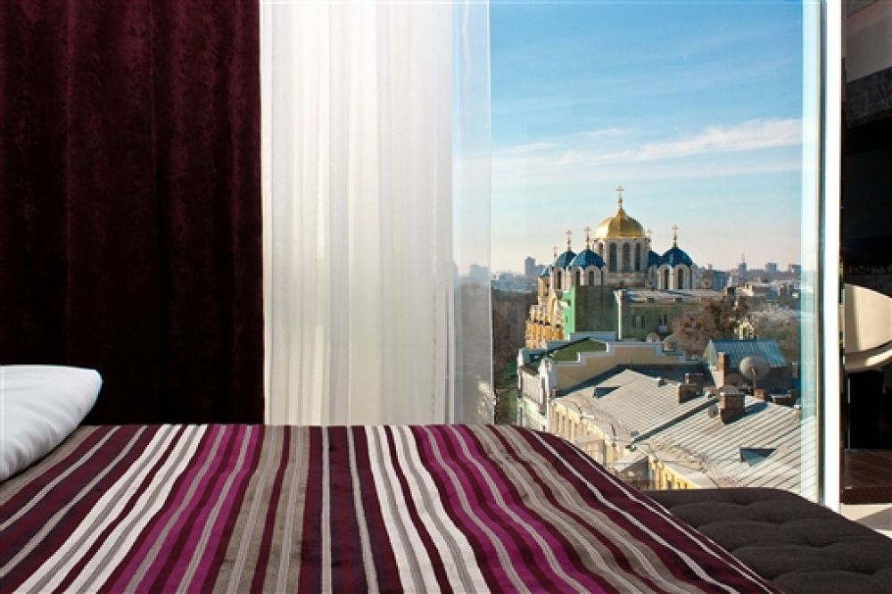 Вид из окна 11 Mirrors Design Hotel просто шикарный
