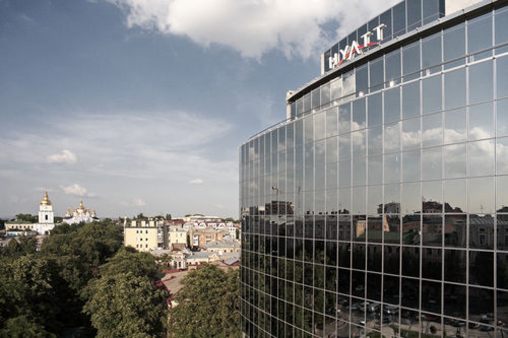 Третье место - Hyatt Regency Kiev. Адрес - Киев, ул. Тарасова 5А
