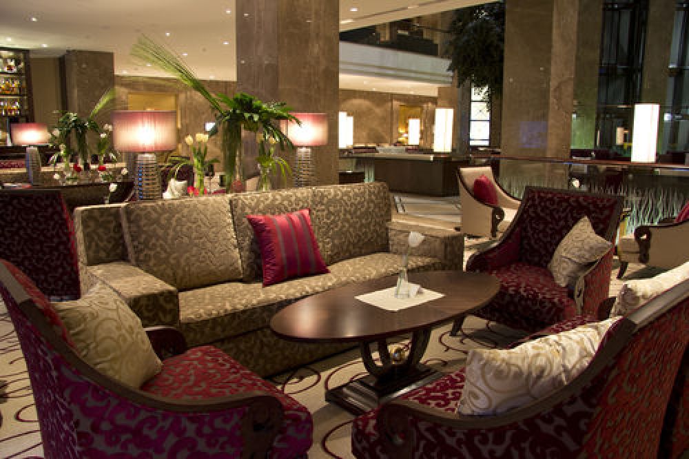Интерьер общей гостиной харьковского отеля Kharkiv Palace Premier Hotel