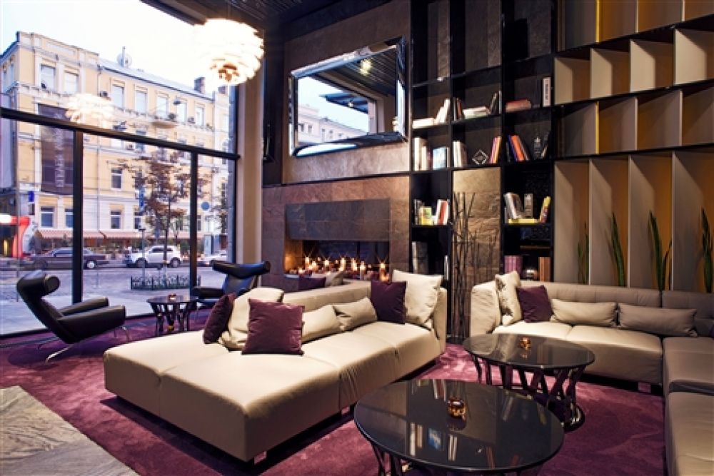 Первое место в рейтинге отелей Украины - 11 Mirrors Design Hotel, который находится в Киеве по ул. Богдана Хмельницкого 34А