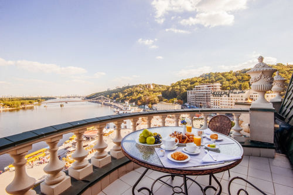 Пожалуй, у отеля Fairmont Grand Hotel Kyiv самый лучший вид из окна, по нашему мнению