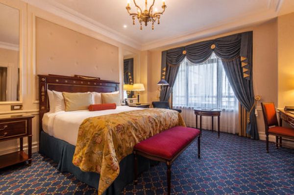 Шестое место в рейтинге - отель Fairmont Grand Hotel Kyiv. Найти его можно по адресу ул. Набережно-Крещатицкая 1