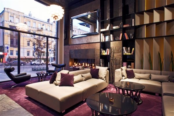 Первое место в рейтинге отелей Украины - 11 Mirrors Design Hotel, который находится в Киеве по ул. Богдана Хмельницкого 34А